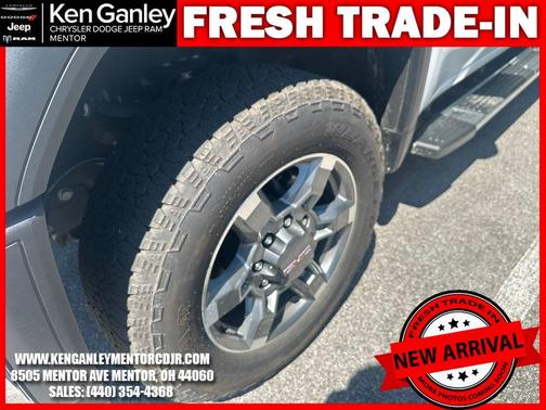 Summit White 2025 GMC Sierra 2500 SLE