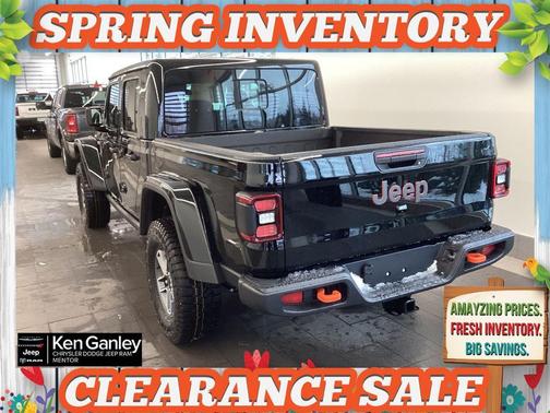 Black Clearcoat 2026 Jeep Gladiator Mojave