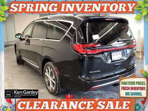 Diamond Black 2026 Chrysler Pacifica Pinnacle