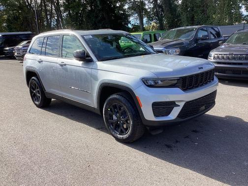 2025 Jeep Grand Cherokee Laredo