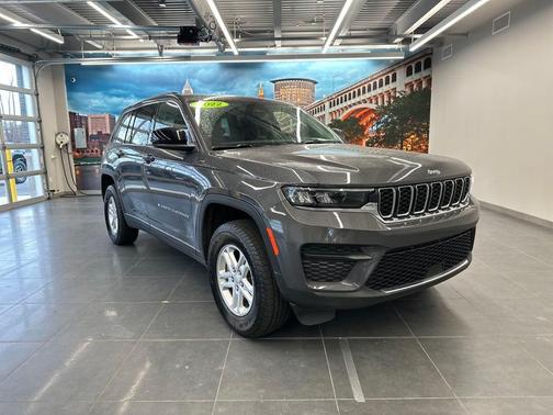 2022 Jeep Grand Cherokee Laredo
