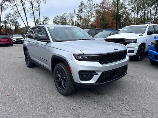 2025 Jeep Grand Cherokee Laredo