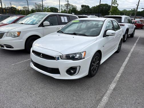 White 2016 Mitsubishi Lancer SE