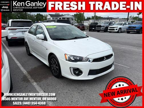 White 2016 Mitsubishi Lancer SE