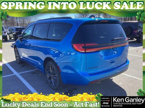 2026 Chrysler Pacifica Select