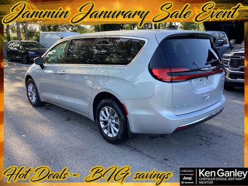 2026 Chrysler Pacifica Select