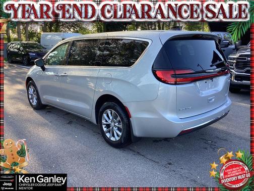 2026 Chrysler Pacifica Select