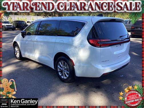 2026 Chrysler Pacifica Select