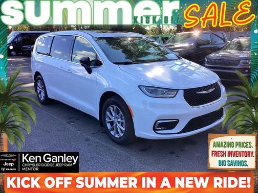 Bright White Clearcoat 2026 Chrysler Pacifica Select