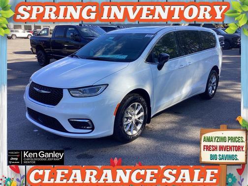 Bright White Clearcoat 2026 Chrysler Pacifica Select