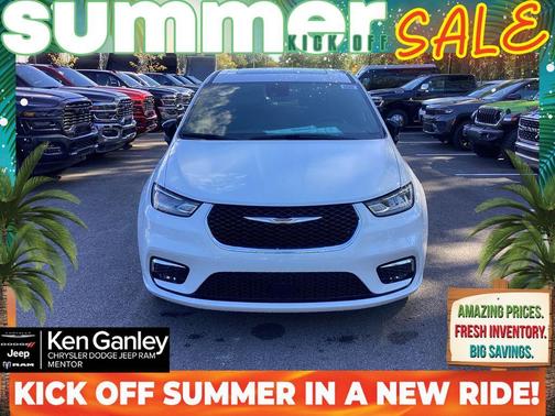 Bright White Clearcoat 2026 Chrysler Pacifica Select