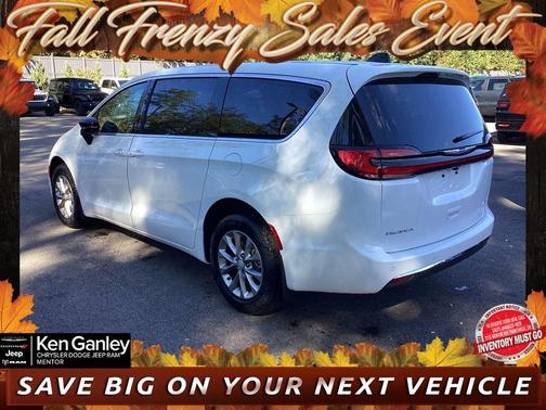 2026 Chrysler Pacifica Select