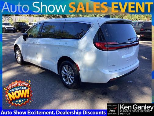 2026 Chrysler Pacifica Select