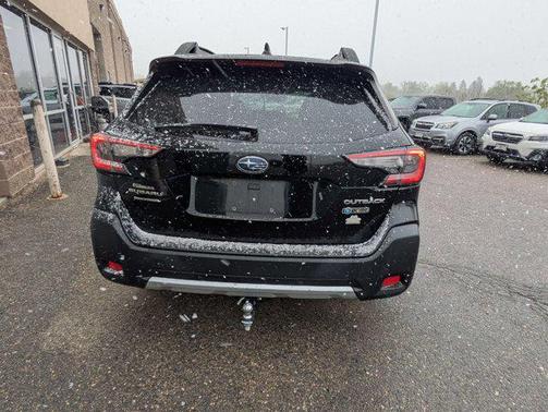 Crystal Black Silica 2024 Subaru Outback Limited