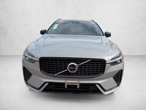 2022 Volvo XC60 B5 R-Design