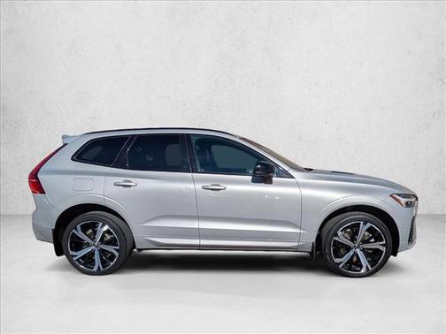 2022 Volvo XC60 B5 R-Design
