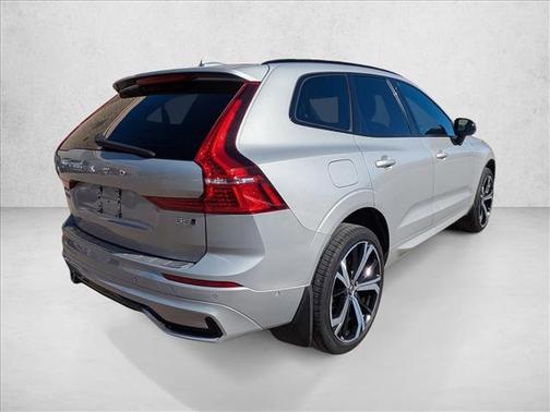 2022 Volvo XC60 B5 R-Design