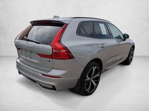 2022 Volvo XC60 B5 R-Design
