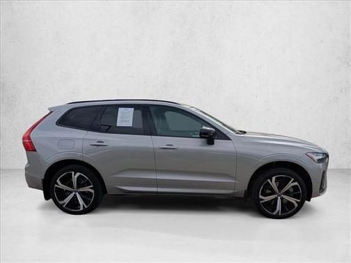 2022 Volvo XC60 B5 R-Design