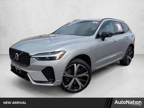 2022 Volvo XC60 B5 R-Design