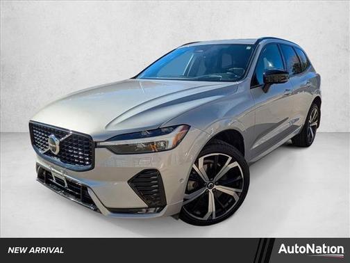 2022 Volvo XC60 B5 R-Design