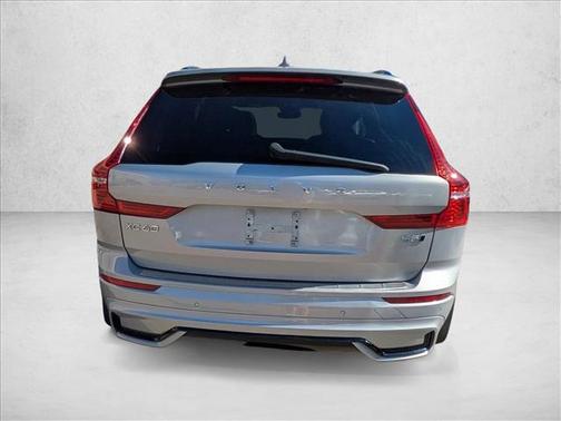 2022 Volvo XC60 B5 R-Design