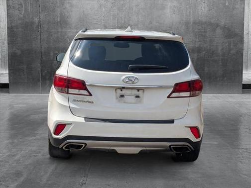 2017 Hyundai SANTA FE SE