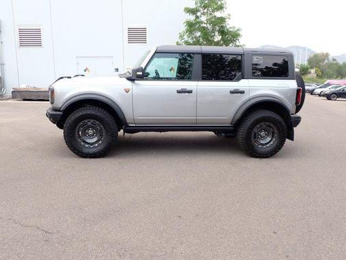 Iconic Silver Metallic 2024 Ford Bronco Badlands