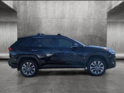 Photo 5 of 25 of 2021 Toyota RAV4 Limited