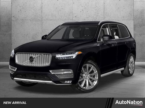 2016 Volvo XC90 T6 Momentum