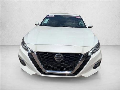 Pearl White Tricoat 2020 Nissan Altima 2.5 SV