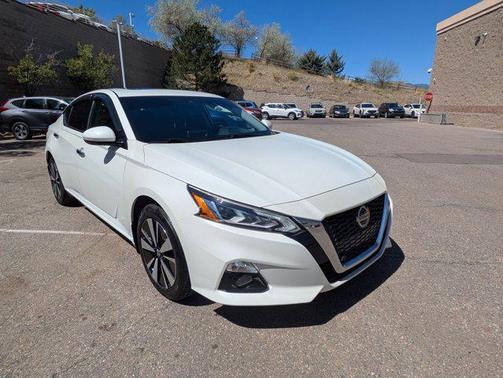 Pearl White Tricoat 2020 Nissan Altima 2.5 SV