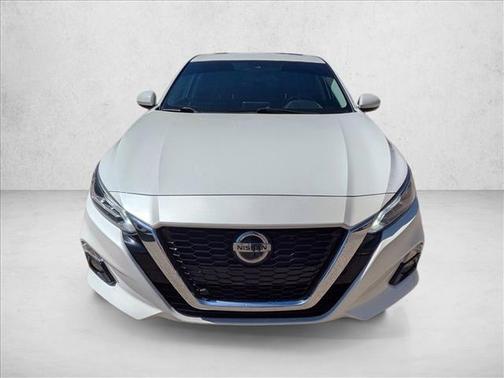 Pearl White Tricoat 2020 Nissan Altima 2.5 SV