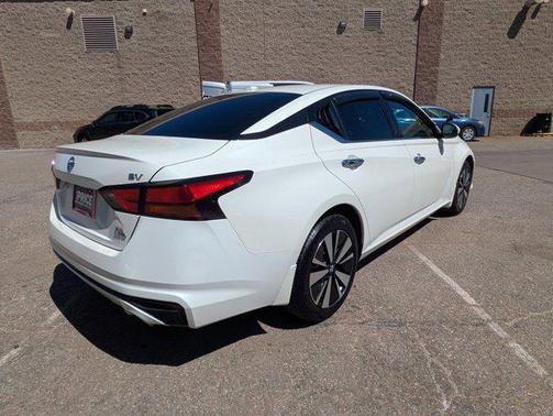 Pearl White Tricoat 2020 Nissan Altima 2.5 SV