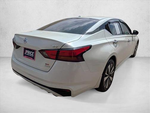 Pearl White Tricoat 2020 Nissan Altima 2.5 SV
