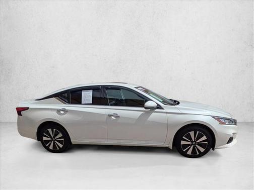 Pearl White Tricoat 2020 Nissan Altima 2.5 SV