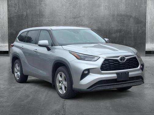 2022 Toyota Highlander LE