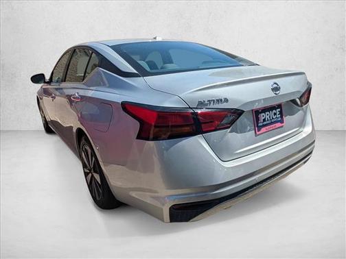 Brilliant Silver Metallic 2022 Nissan Altima 2.5 SV