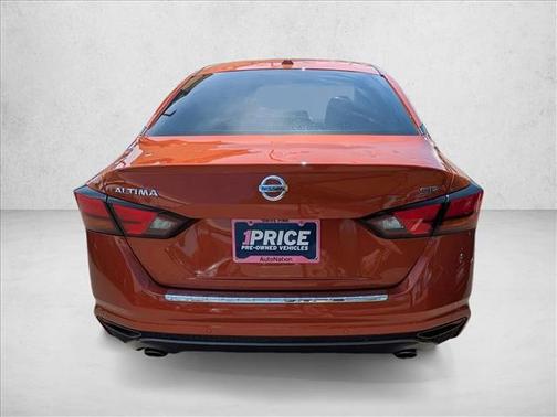 Sunset Drift Chromaflair 2021 Nissan Altima SR FWD