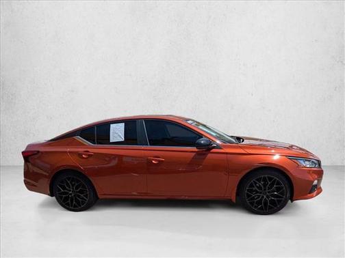 Sunset Drift Chromaflair 2021 Nissan Altima SR FWD