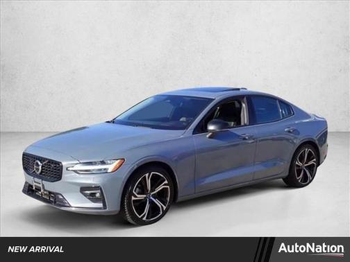 2024 Volvo S60 B5 Ultimate Dark Theme