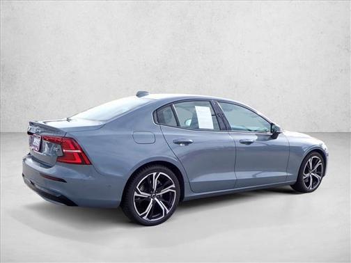 2024 Volvo S60 B5 Ultimate Dark Theme