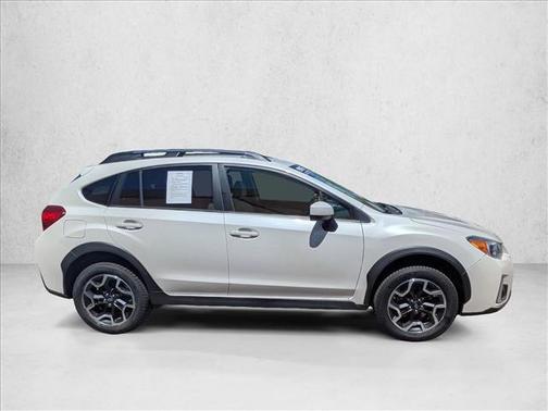 Crystal White Pearl 2017 Subaru Crosstrek 2.0i Premium