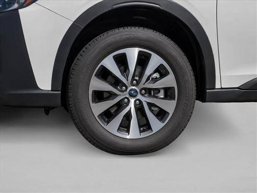 Crystal White Pearl 2024 Subaru Outback Premium