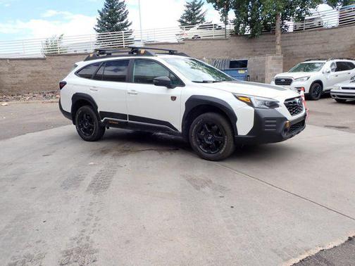 Crystal White Pearl 2022 Subaru Outback Wilderness