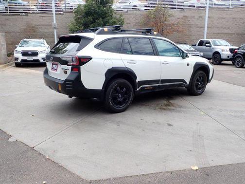Crystal White Pearl 2022 Subaru Outback Wilderness