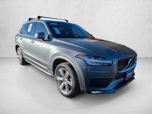 2020 Volvo XC90 T6 Momentum