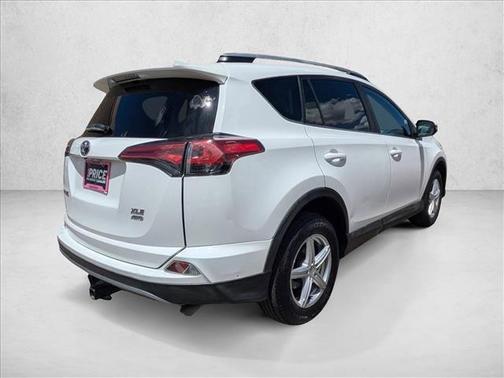 Super White 2018 Toyota RAV4 XLE