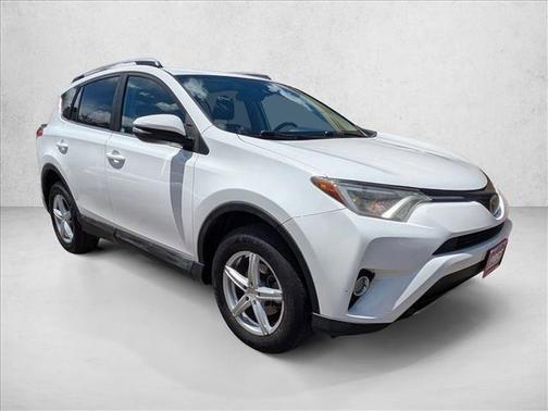 Super White 2018 Toyota RAV4 XLE