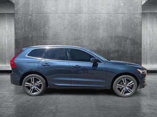 2020 Volvo XC60 Recharge Plug-In Hybrid T8 Momentum